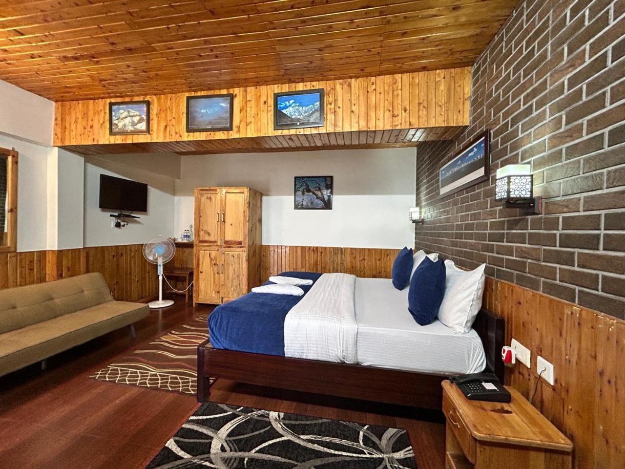 Kasar Himalaya Holiday Resort, Binsar Rd Алмора Екстер'єр фото