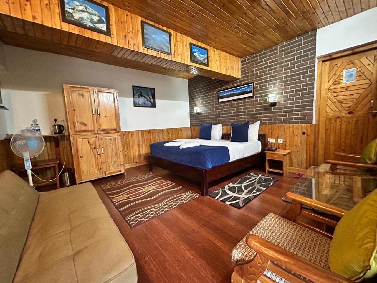 Kasar Himalaya Holiday Resort, Binsar Rd Алмора Екстер'єр фото
