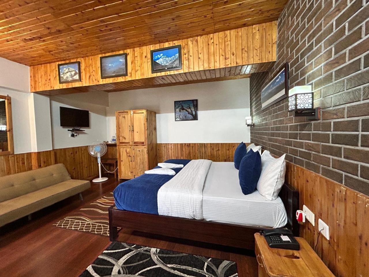 Kasar Himalaya Holiday Resort, Binsar Rd Алмора Екстер'єр фото