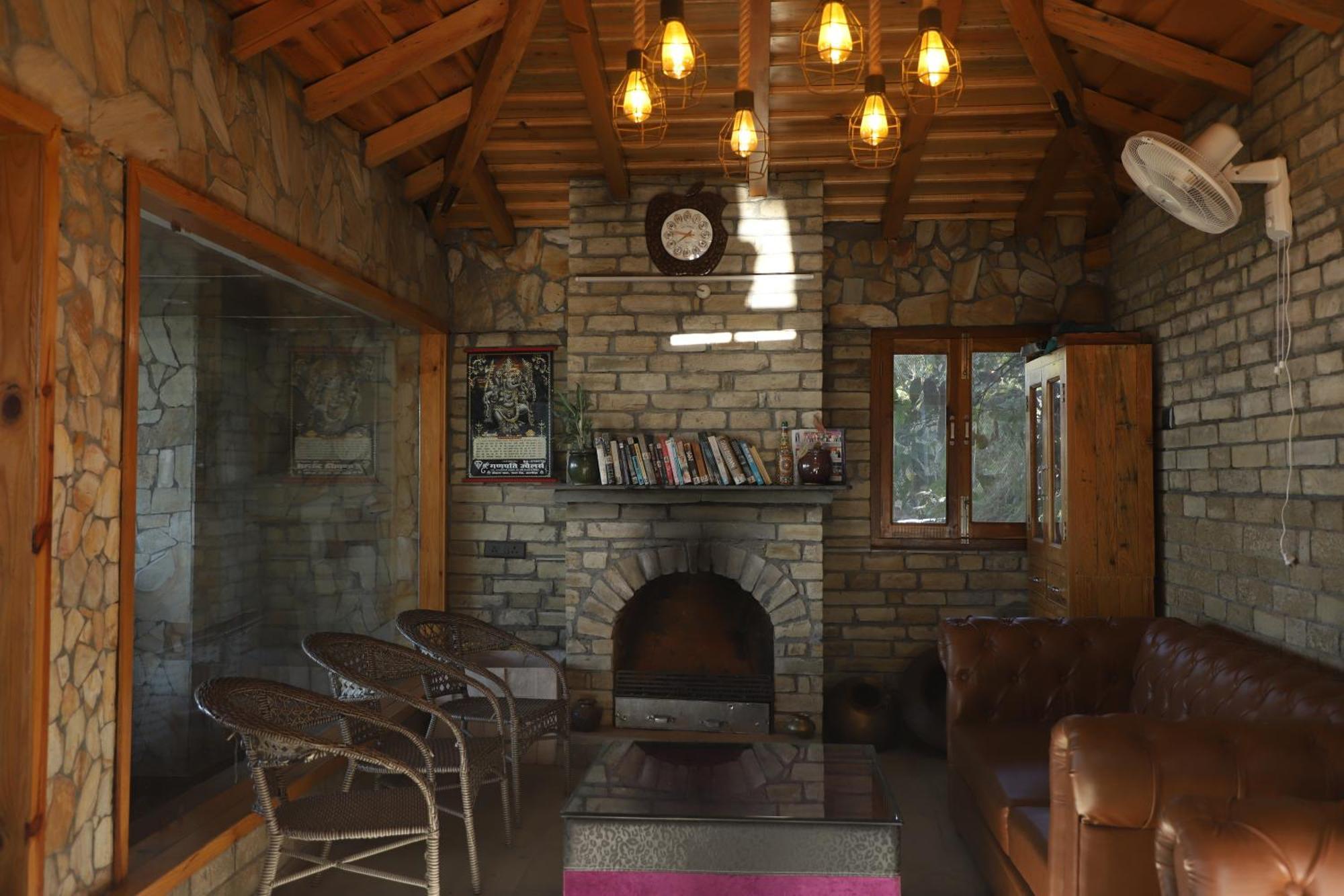 Kasar Himalaya Holiday Resort, Binsar Rd Алмора Екстер'єр фото