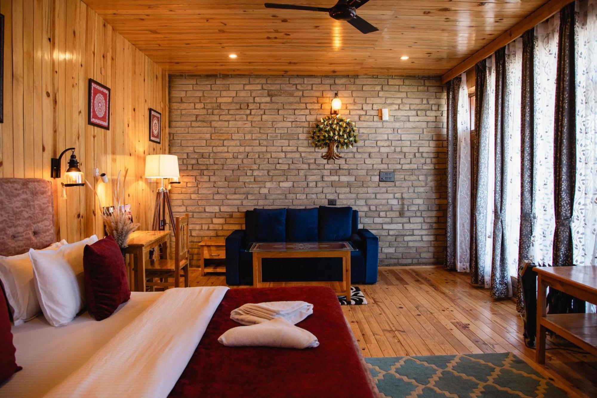 Kasar Himalaya Holiday Resort, Binsar Rd Алмора Екстер'єр фото